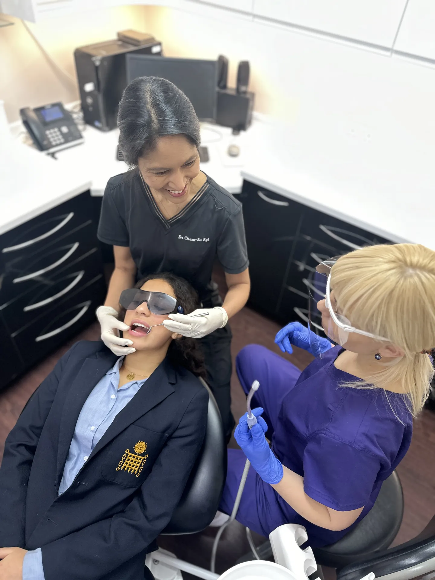 Dr Chaw-Su Kyi treating a patient's crooked teeth at our Hammersmith studio